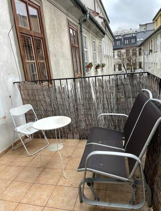 120 M2 Apartment In The Centre Of The Old Town Bratislava Eksteriør bilde